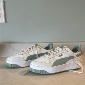 PUMA White and Mint Green Sneakers Women’s 8 NWT